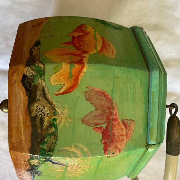 Green Octagonal Seashell Handbag - Picture 3 of 5